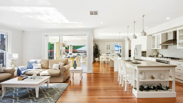 18 Kingscott family kitchen