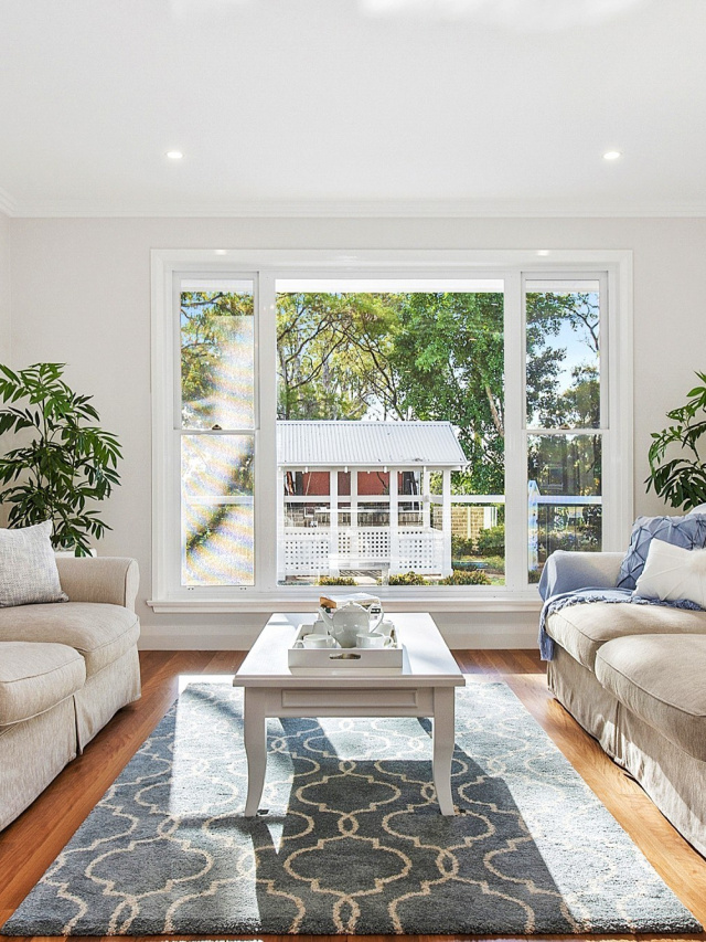 18 Kingscott family room